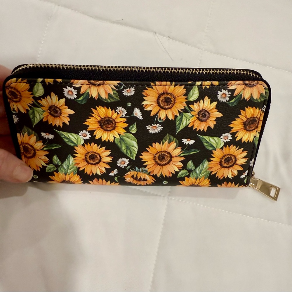 5 for $25!! NOBO Sunflower 🌻 Zip Around Wallet.
